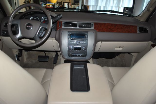 GMC Yukon XL 2011 photo 9