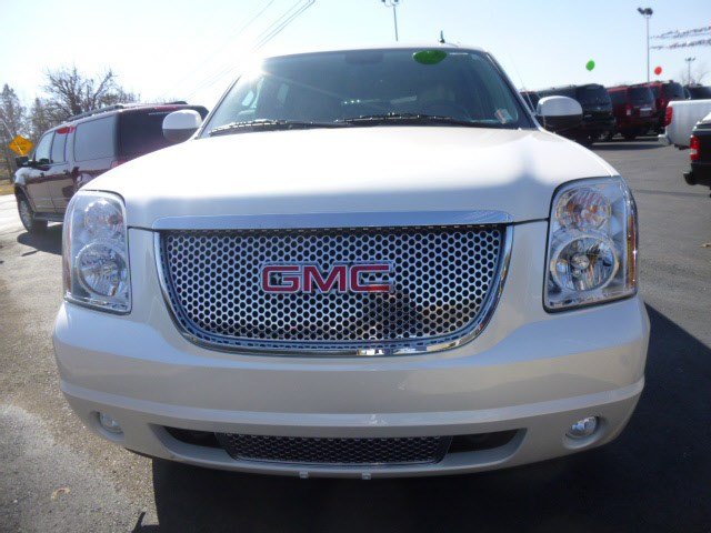 GMC Yukon XL EX Sedan 4D Unspecified