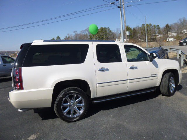 GMC Yukon XL 2011 photo 1