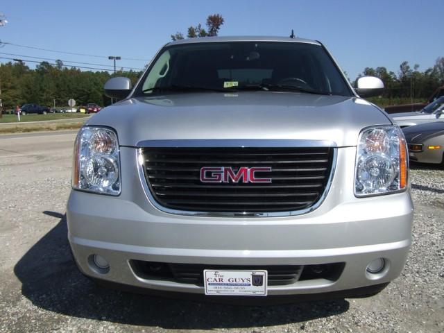 GMC Yukon XL 2011 photo 2