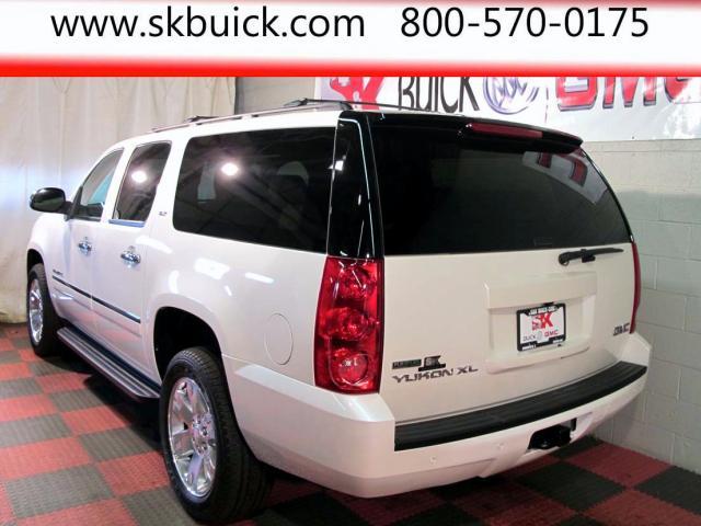 GMC Yukon XL 2011 photo 3