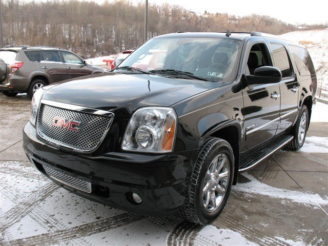 GMC Yukon XL 2011 photo 2