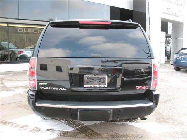 GMC Yukon XL 2011 photo 5