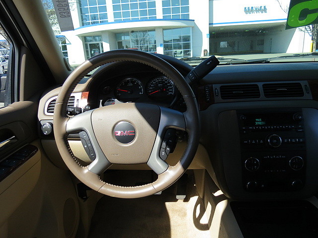 GMC Yukon XL 2011 photo 4