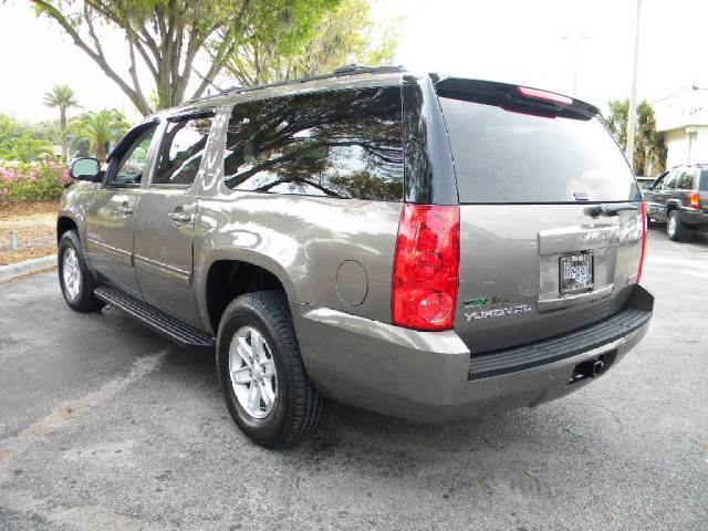 GMC Yukon XL 2011 photo 1