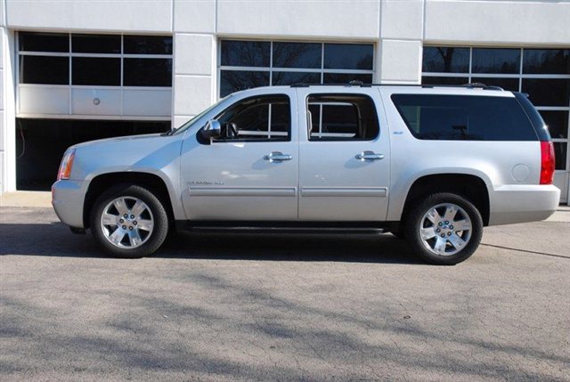 GMC Yukon XL 2011 photo 3