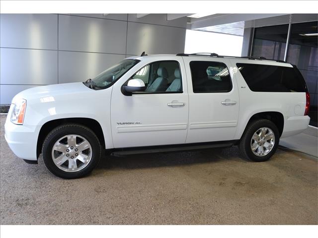 GMC Yukon XL 2011 photo 1