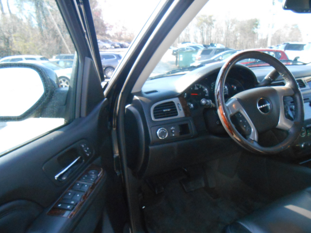 GMC Yukon XL 2011 photo 3