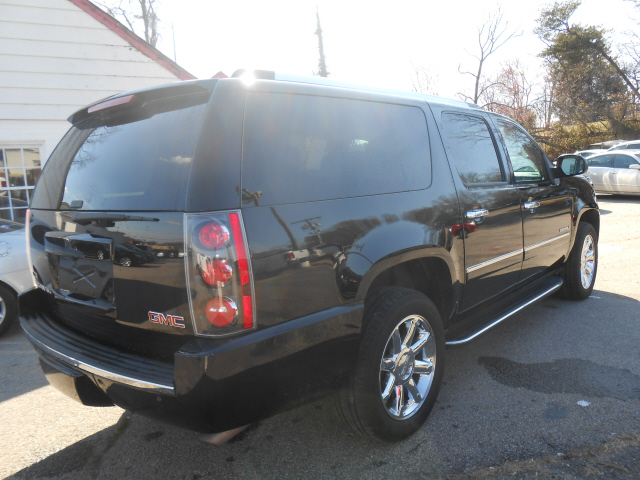 GMC Yukon XL 2011 photo 4