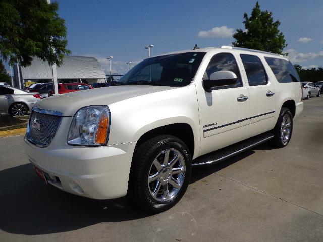 GMC Yukon XL 2011 photo 1