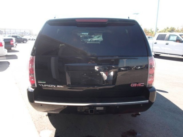 GMC Yukon XL 2011 photo 4