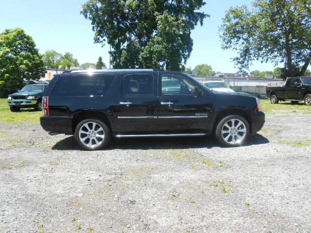 GMC Yukon XL 2011 photo 14