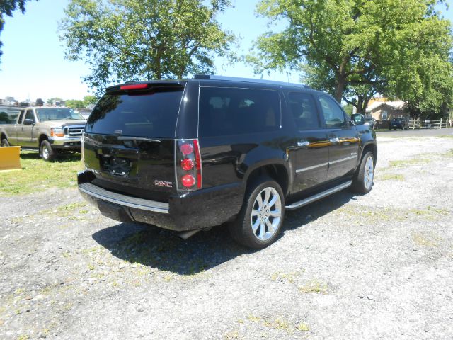 GMC Yukon XL 2011 photo 23