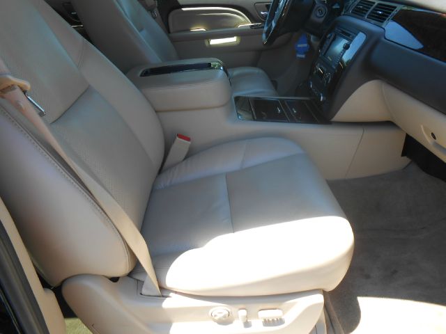 GMC Yukon XL 2011 photo 4