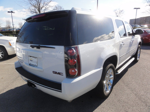 GMC Yukon XL EX Sedan 4D Unspecified