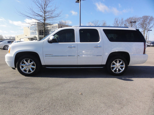 GMC Yukon XL 2011 photo 3