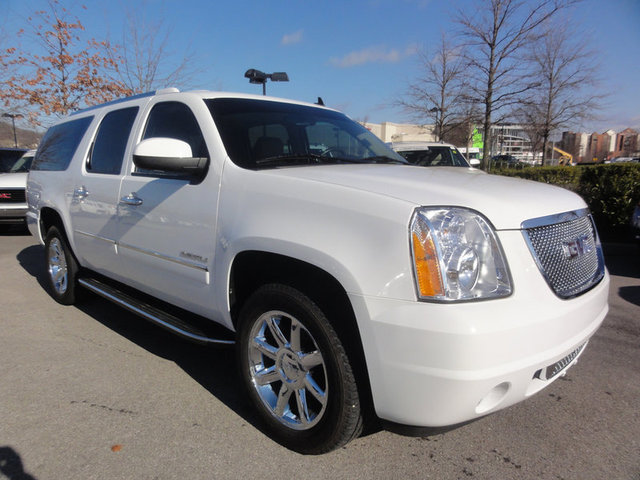 GMC Yukon XL 2011 photo 4