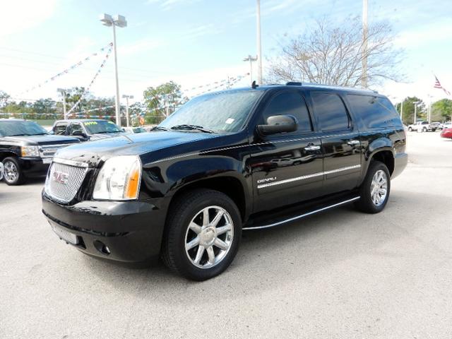 GMC Yukon XL 2011 photo 1