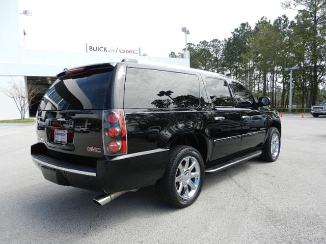 GMC Yukon XL 2011 photo 2