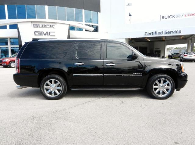 GMC Yukon XL 2011 photo 3