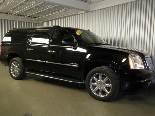 GMC Yukon XL 2011 photo 3