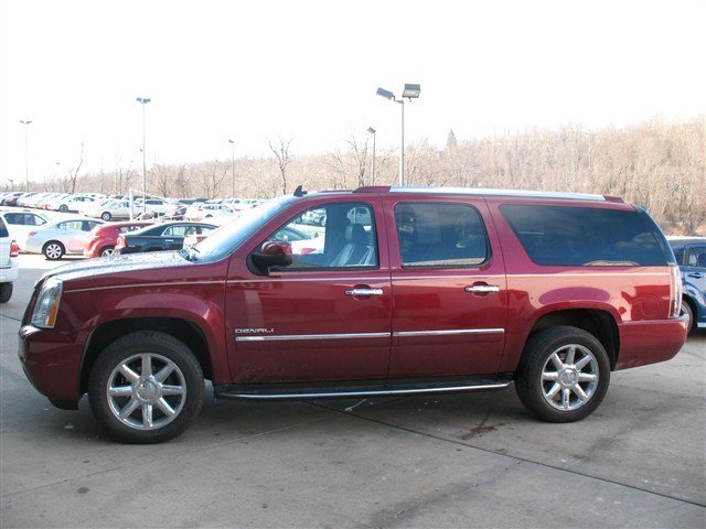 GMC Yukon XL 2011 photo 3