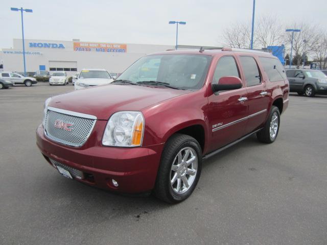 GMC Yukon XL 2011 photo 1