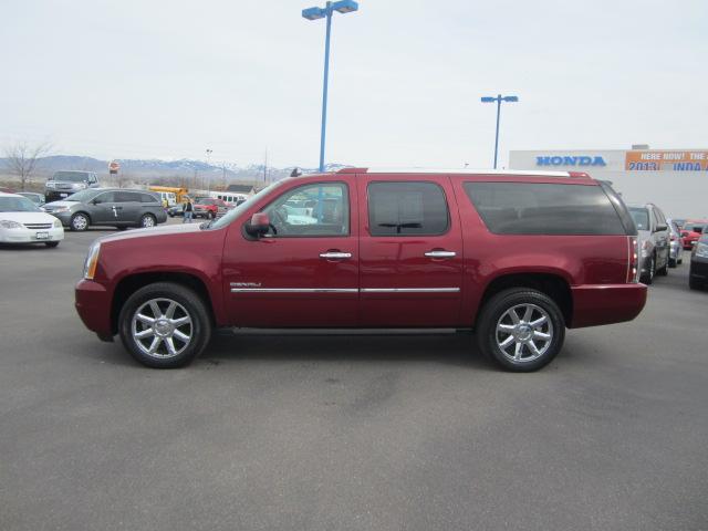 GMC Yukon XL 2011 photo 3