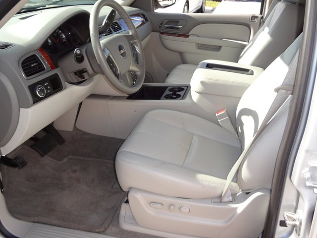 GMC Yukon XL 2012 photo 2