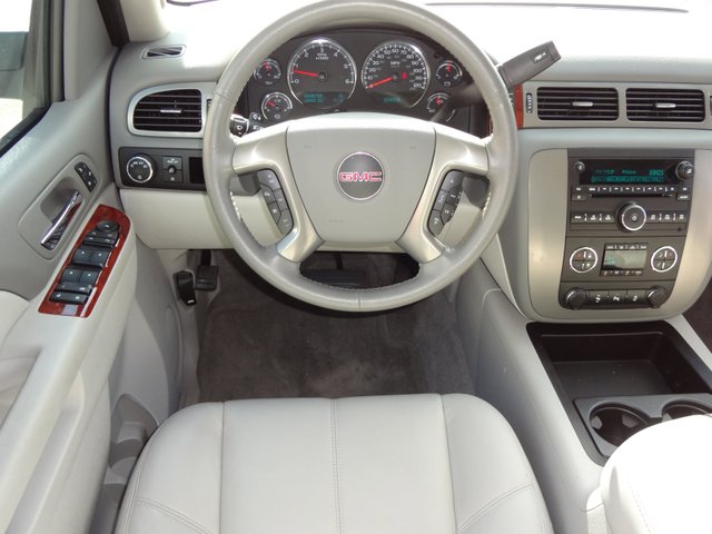 GMC Yukon XL 2012 photo 4