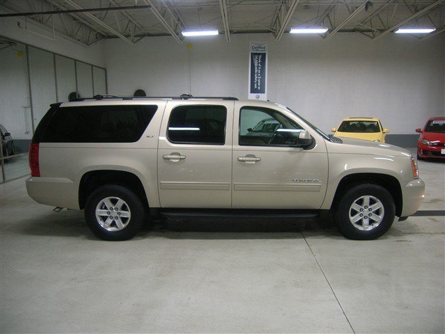 GMC Yukon XL 2012 photo 2