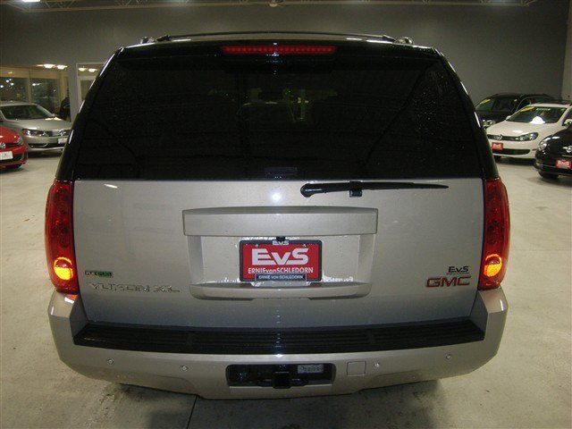 GMC Yukon XL 2012 photo 3