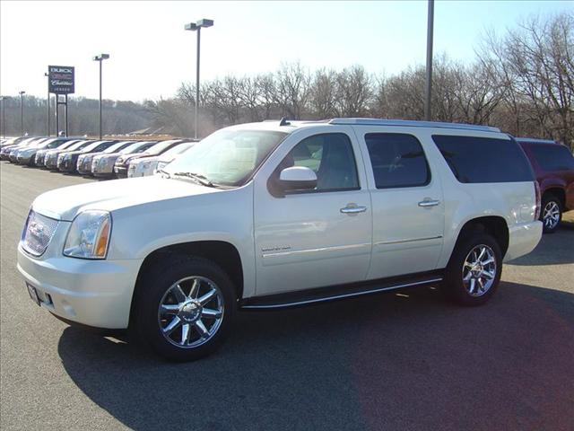 GMC Yukon XL EX Sedan 4D Sport Utility