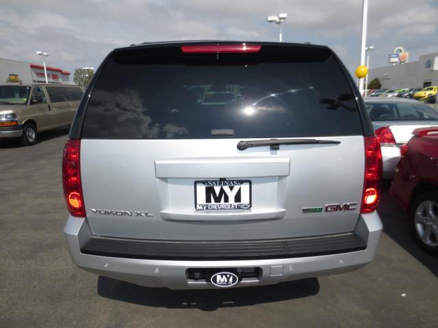 GMC Yukon XL 2012 photo 3