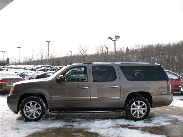 GMC Yukon XL 2012 photo 3