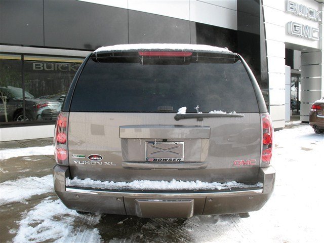 GMC Yukon XL 2012 photo 5