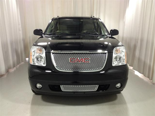 GMC Yukon XL 2012 photo 1