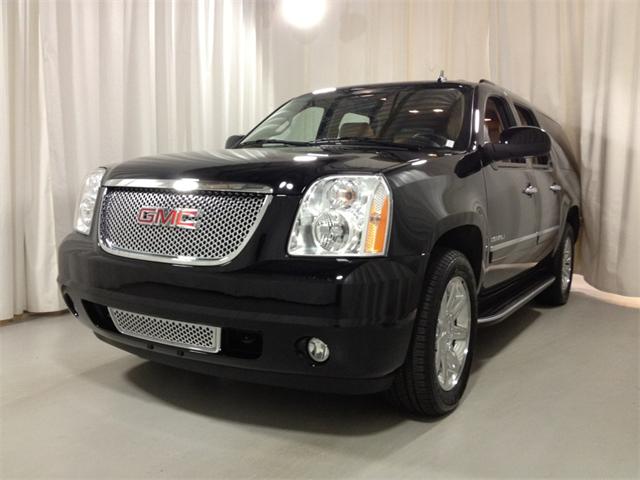 GMC Yukon XL 2012 photo 3