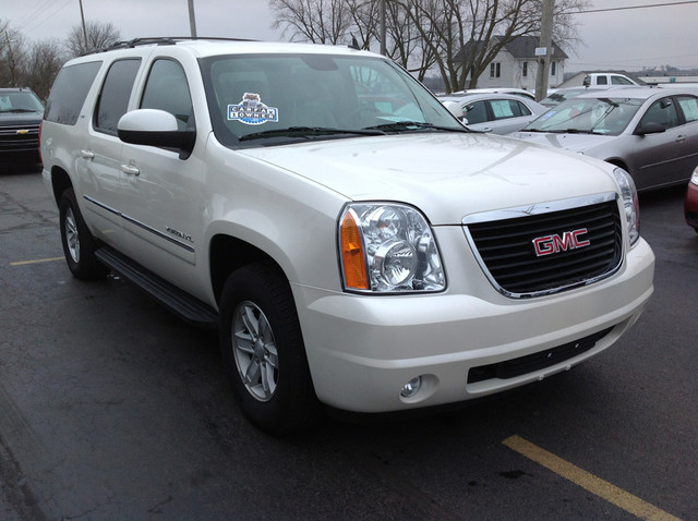 GMC Yukon XL 2012 photo 2