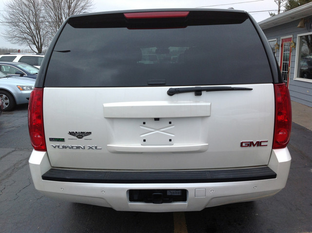 GMC Yukon XL 2012 photo 4