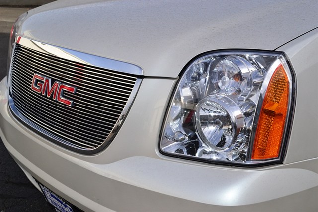 GMC Yukon XL 2012 photo 3