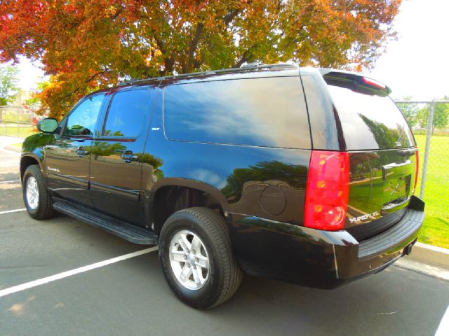 GMC Yukon XL 2013 photo 1