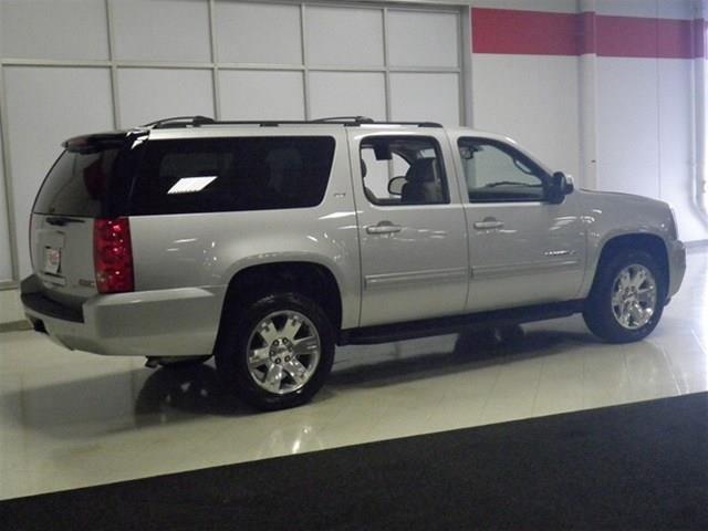 GMC Yukon XL 2013 photo 2