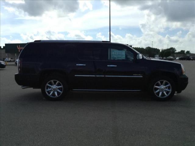 GMC Yukon XL 2013 photo 1