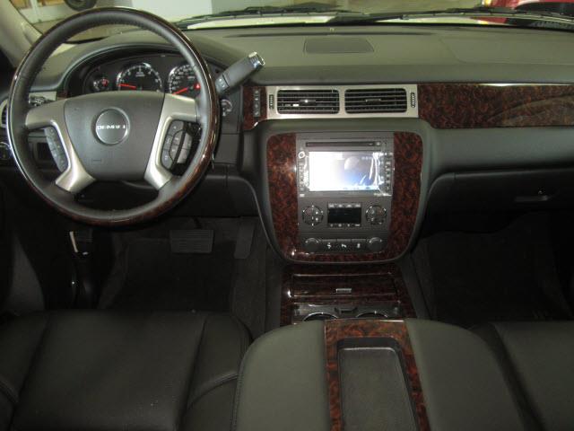 GMC Yukon XL 2013 photo 2