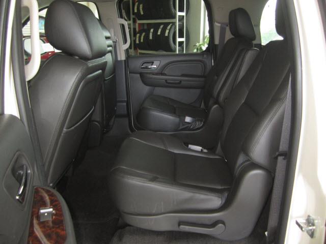 GMC Yukon XL 2013 photo 3