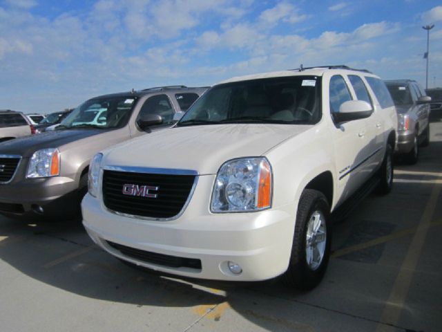 GMC Yukon XL 2013 photo 1