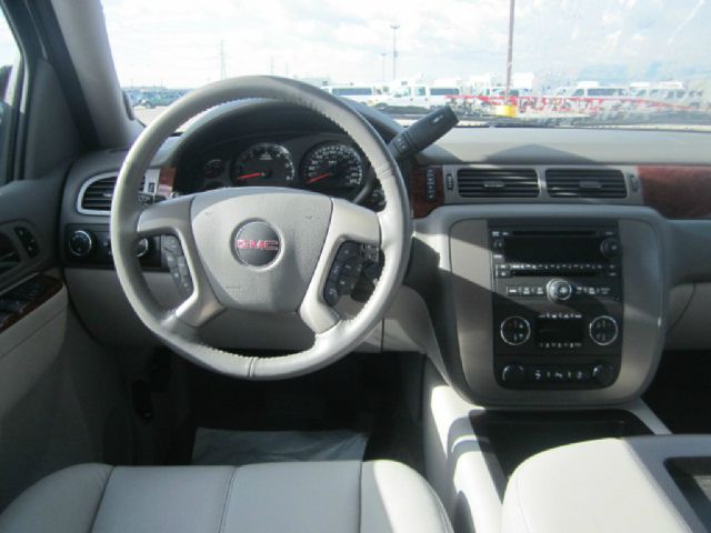 GMC Yukon XL 2013 photo 3