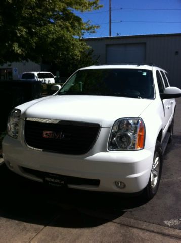 GMC Yukon XL 2013 photo 2