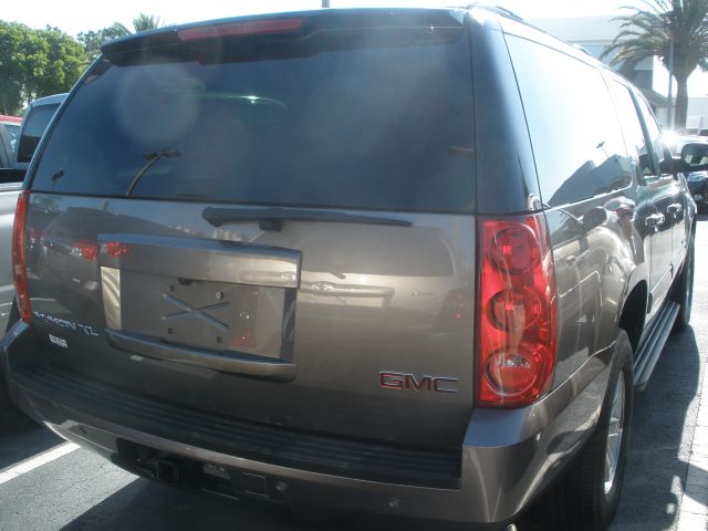 GMC Yukon XL 2013 photo 7